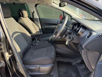 PEUGEOT 5008 1.6 HDI EXCLUSIVE 5DR Manual