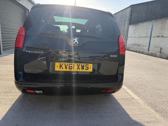 PEUGEOT 5008 1.6 HDI EXCLUSIVE 5DR Manual
