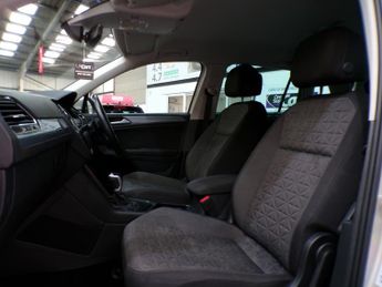 VOLKSWAGEN TIGUAN 1.5 LIFE TSI DSG 5DR Semi Automatic