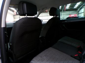 VOLKSWAGEN TIGUAN 1.5 LIFE TSI DSG 5DR Semi Automatic