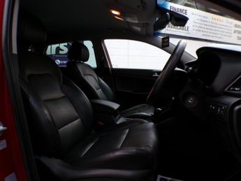 HYUNDAI TUCSON 1.7 CRDI SPORT EDITION 5DR Semi Automatic