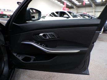 BMW 3 SERIES 2.0 320D SE 5DR Automatic