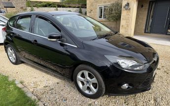 Ford Focus 1.6 ZETEC NAVIGATOR TDCI 5DR hatchback Manual