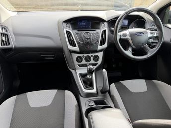 FORD FOCUS 1.6 ZETEC NAVIGATOR TDCI 5DR hatchback Manual