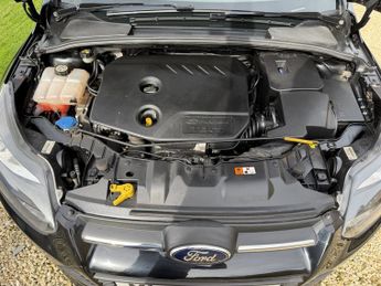 FORD FOCUS 1.6 ZETEC NAVIGATOR TDCI 5DR hatchback Manual