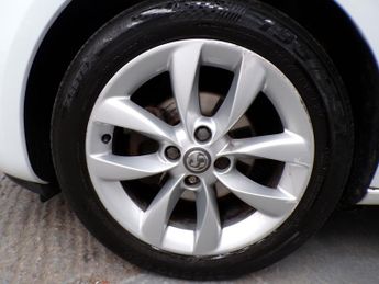 VAUXHALL ADAM 1.2 JAM 3DR Manual