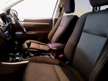 MITSUBISHI OUTLANDER 2.3 DI-D 3 5DR Manual