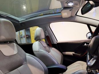 PEUGEOT 208 1.2 ROLAND GARROS 5DR Manual