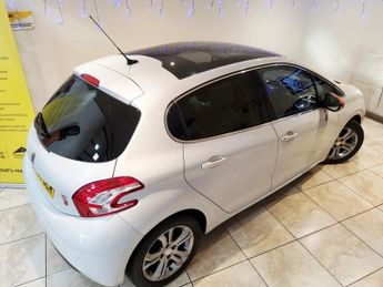 PEUGEOT 208 1.2 ROLAND GARROS 5DR Manual