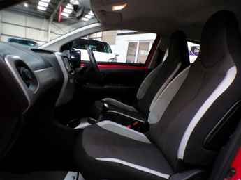 TOYOTA AYGO 1.0 VVT-I X-PLAY 5DR Manual