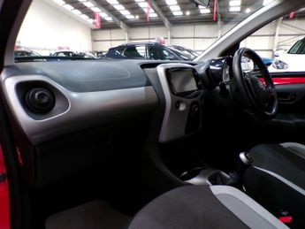 TOYOTA AYGO 1.0 VVT-I X-PLAY 5DR Manual