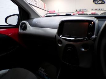 TOYOTA AYGO 1.0 VVT-I X-PLAY 5DR Manual