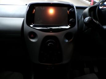 TOYOTA AYGO 1.0 VVT-I X-PLAY 5DR Manual