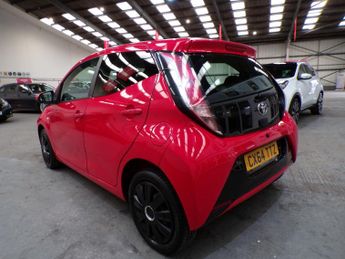 TOYOTA AYGO 1.0 VVT-I X-PLAY 5DR Manual