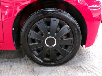 TOYOTA AYGO 1.0 VVT-I X-PLAY 5DR Manual