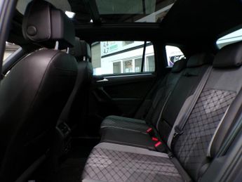 VOLKSWAGEN TIGUAN 1.5 R-LINE TSI DSG 5DR Semi Automatic