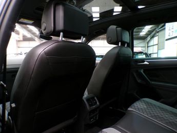 VOLKSWAGEN TIGUAN 1.5 R-LINE TSI DSG 5DR Semi Automatic