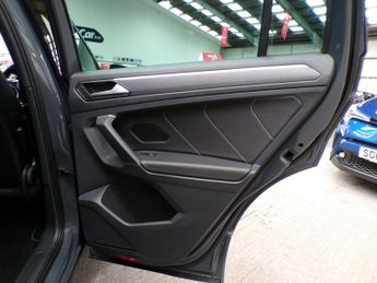 VOLKSWAGEN TIGUAN 1.5 R-LINE TSI DSG 5DR Semi Automatic