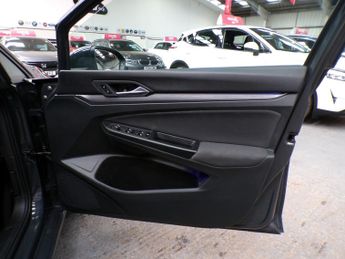 VOLKSWAGEN GOLF 2.0 STYLE TDI DSG 5DR Semi Automatic