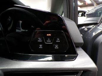 VOLKSWAGEN GOLF 2.0 STYLE TDI DSG 5DR Semi Automatic