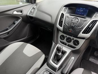FORD FOCUS 1.6 ZETEC NAVIGATOR TDCI 5DR Manual