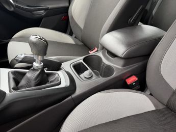 FORD FOCUS 1.6 ZETEC NAVIGATOR TDCI 5DR Manual