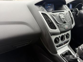 FORD FOCUS 1.6 ZETEC NAVIGATOR TDCI 5DR Manual