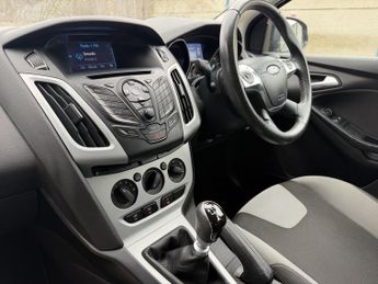 FORD FOCUS 1.6 ZETEC NAVIGATOR TDCI 5DR Manual