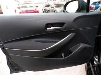 TOYOTA COROLLA 1.8 DESIGN 5DR CVT