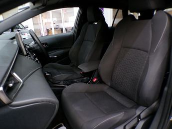 TOYOTA COROLLA 1.8 DESIGN 5DR CVT