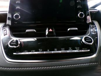 TOYOTA COROLLA 1.8 DESIGN 5DR CVT