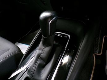 TOYOTA COROLLA 1.8 DESIGN 5DR CVT
