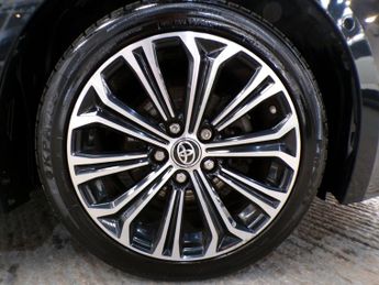 TOYOTA COROLLA 1.8 DESIGN 5DR CVT