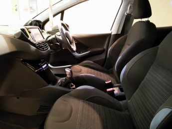 PEUGEOT 208 1.2 ALLURE 5DR Manual
