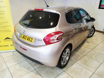 PEUGEOT 208 1.2 ALLURE 5DR Manual