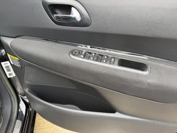 PEUGEOT 5008 1.6 HDI EXCLUSIVE 5DR Manual