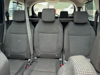 PEUGEOT 5008 1.6 HDI EXCLUSIVE 5DR Manual