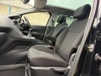 PEUGEOT 5008 1.6 HDI EXCLUSIVE 5DR Manual