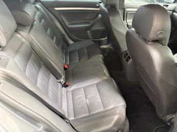 VOLKSWAGEN GOLF 3.2 V6 R32 DSG 4Motion