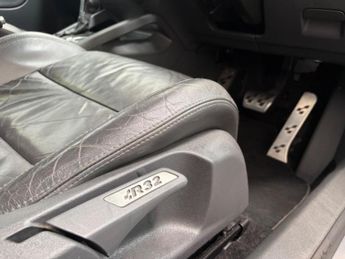 VOLKSWAGEN GOLF 3.2 V6 R32 DSG 4Motion