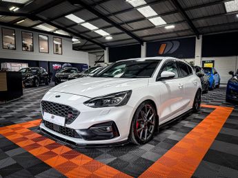 Ford Focus 2.3 ST 5DR Manual