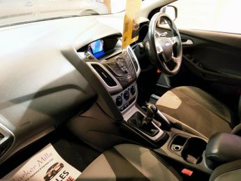 FORD FOCUS 1.6 ZETEC 5DR Manual