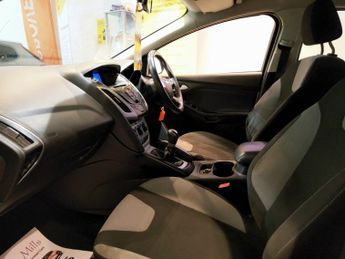 FORD FOCUS 1.6 ZETEC 5DR Manual