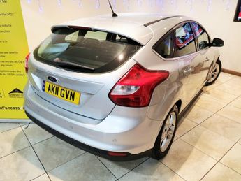 FORD FOCUS 1.6 ZETEC 5DR Manual