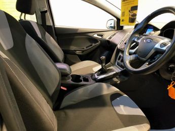 FORD FOCUS 1.6 ZETEC 5DR Manual