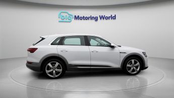 Audi e-tron QUATTRO BASE