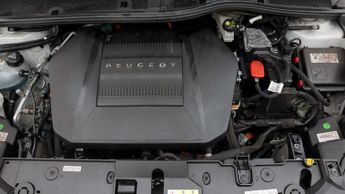 Peugeot E-208 GT PREMIUM