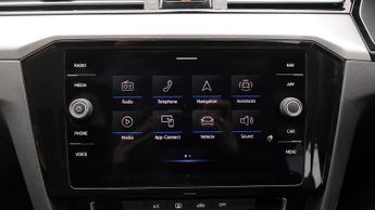 Volkswagen Passat SE NAV TDI DSG