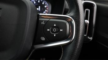 Volvo XC40 B4 R-DESIGN