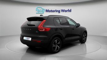 Volvo XC40 B4 R-DESIGN